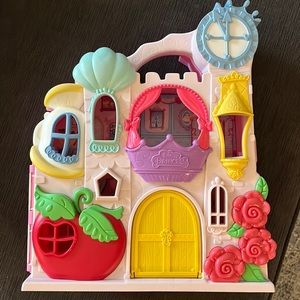 Doll playhouse. Open and close. With handle to carry around.